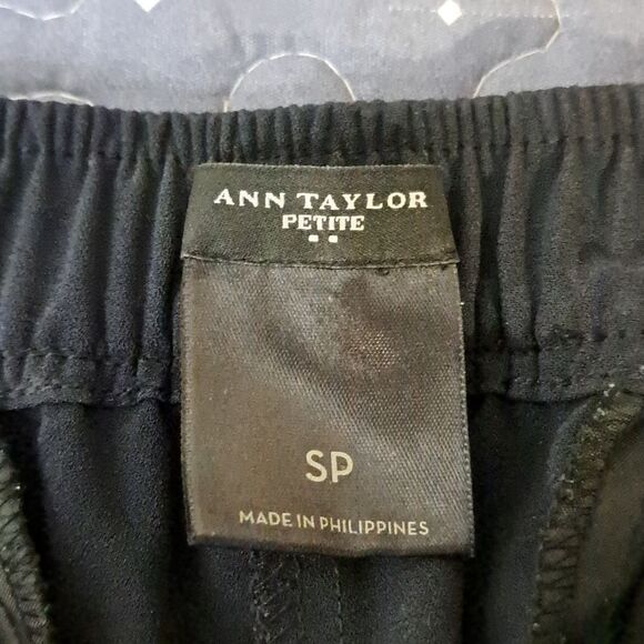 Ann Taylor Black pull on pants size small petite - Picture 3 of 6